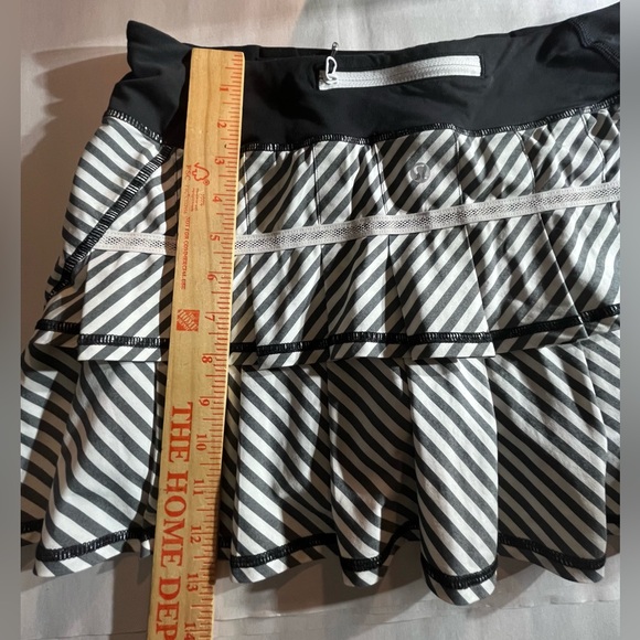 Lululemon Run Pace Setter Tennis golf Skirt Sz 6 Please Review measurements - Picture 10 of 12